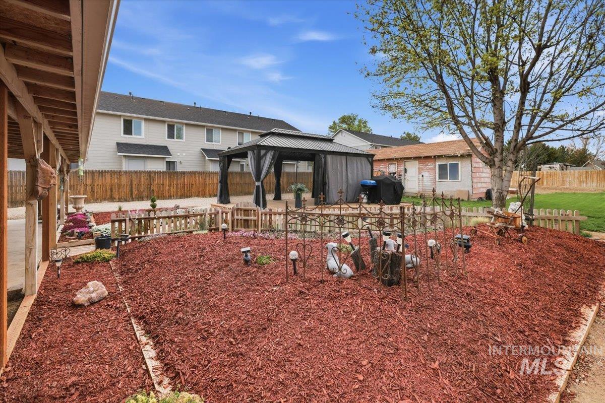 1003 E Iowa Ave, Nampa, Idaho 83686, 4 Bedrooms, 2 Bathrooms, Residential For Sale, Price $319,900, 98980388