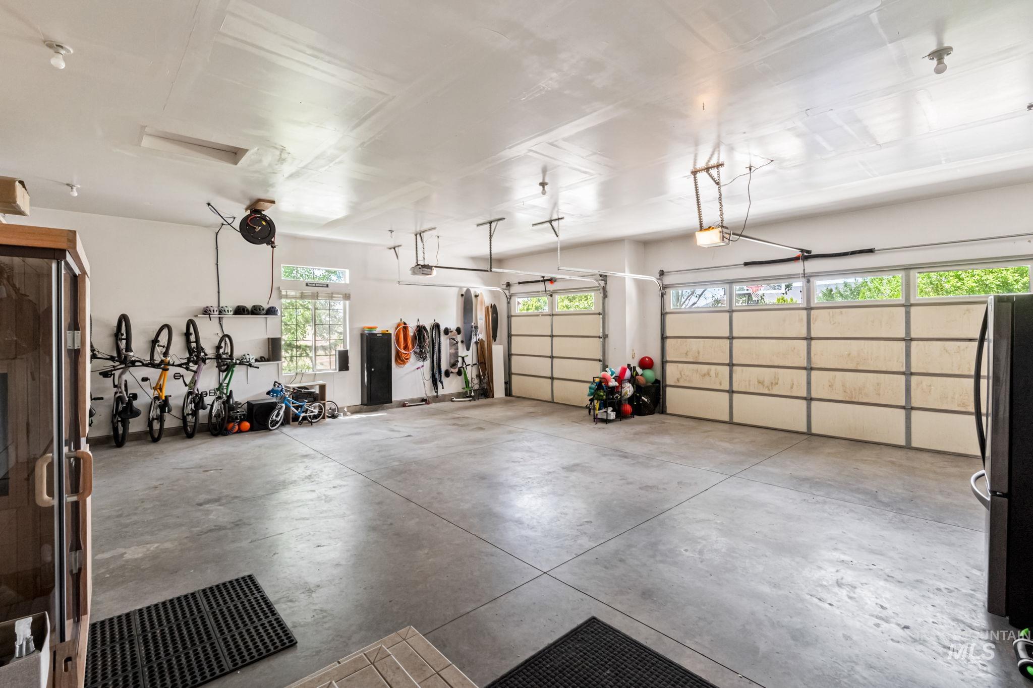 5908 N Highhill Place, Star, Idaho 83669, 6 Bedrooms, 5.5 Bathrooms, Residential For Sale, Price $1,550,000,MLS 98980389