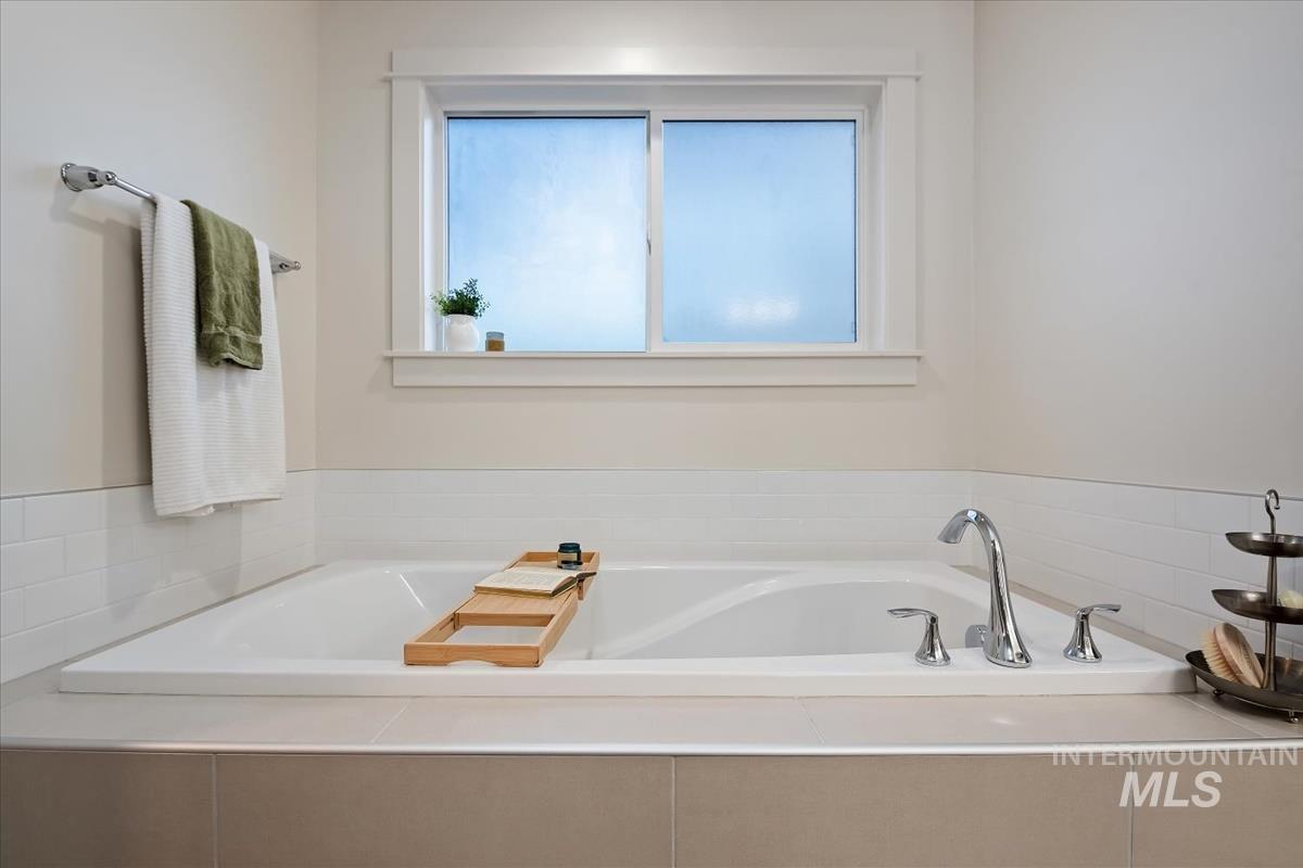 17142 N Romford Ave, Nampa, Idaho 83687, 5 Bedrooms, 4 Bathrooms, Residential For Sale, Price $645,000, 98980393