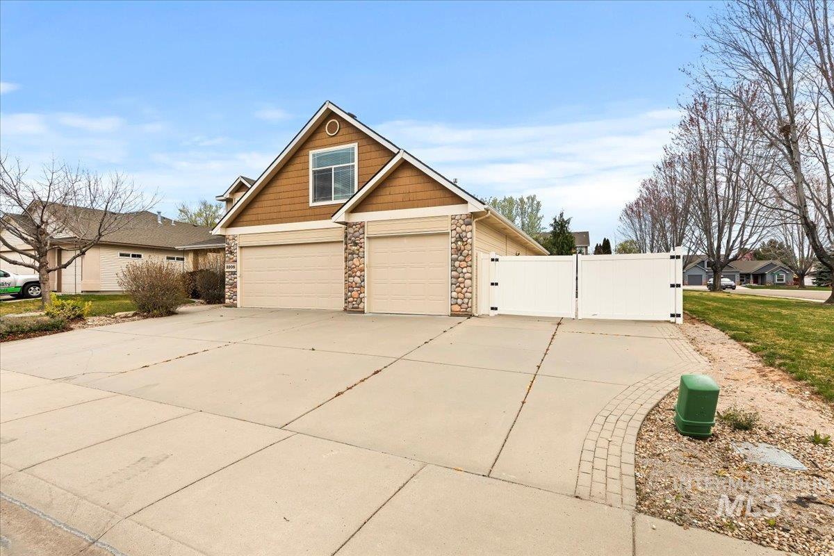 2208 S Alaska Way, Meridian, Idaho 83642, 4 Bedrooms, 3 Bathrooms, Residential For Sale, Price $599,900, 98980397