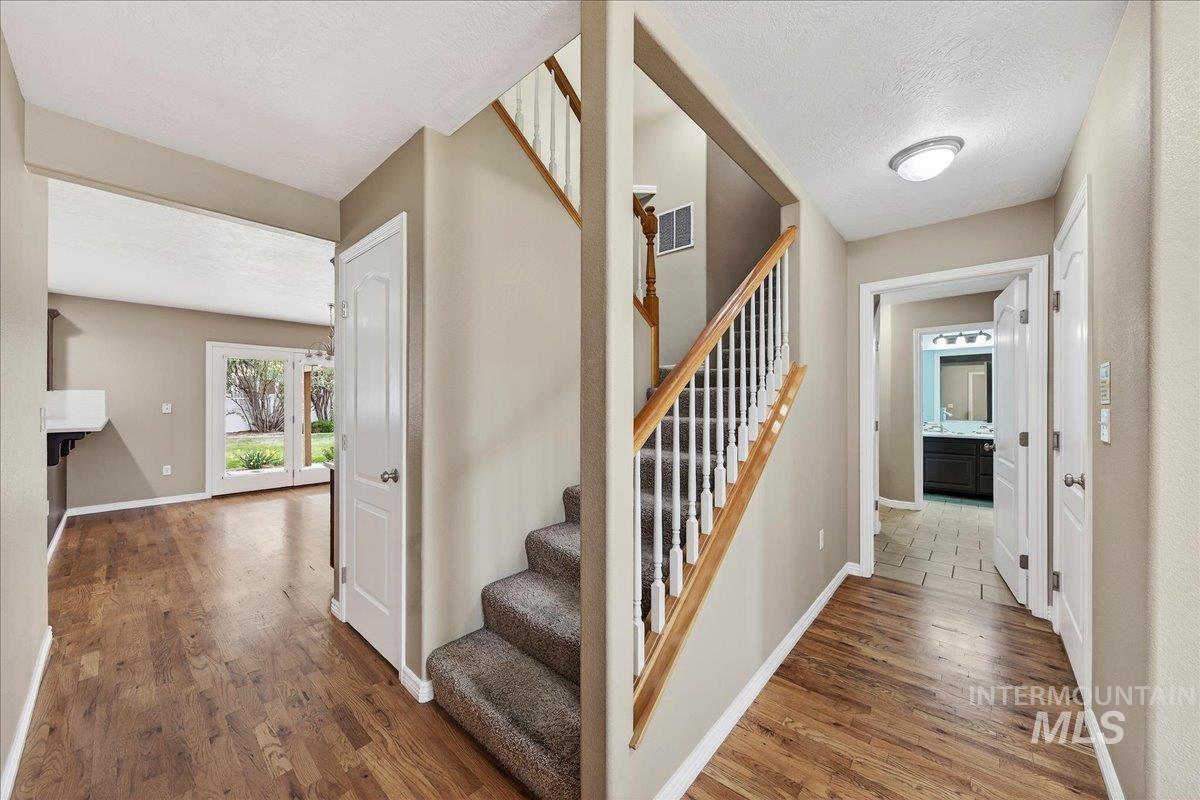 2208 S Alaska Way, Meridian, Idaho 83642, 4 Bedrooms, 3 Bathrooms, Residential For Sale, Price $599,900, 98980397