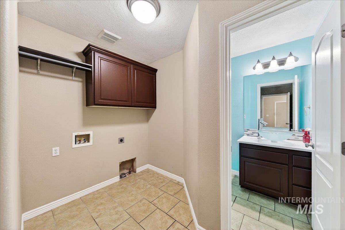 2208 S Alaska Way, Meridian, Idaho 83642, 4 Bedrooms, 3 Bathrooms, Residential For Sale, Price $599,900, 98980397