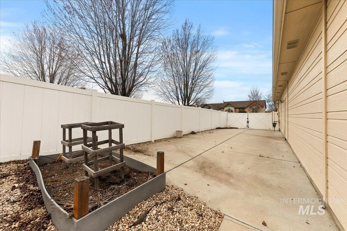 2208 S Alaska Way, Meridian, Idaho 83642, 4 Bedrooms, 3 Bathrooms, Residential For Sale, Price $599,900, 98980397