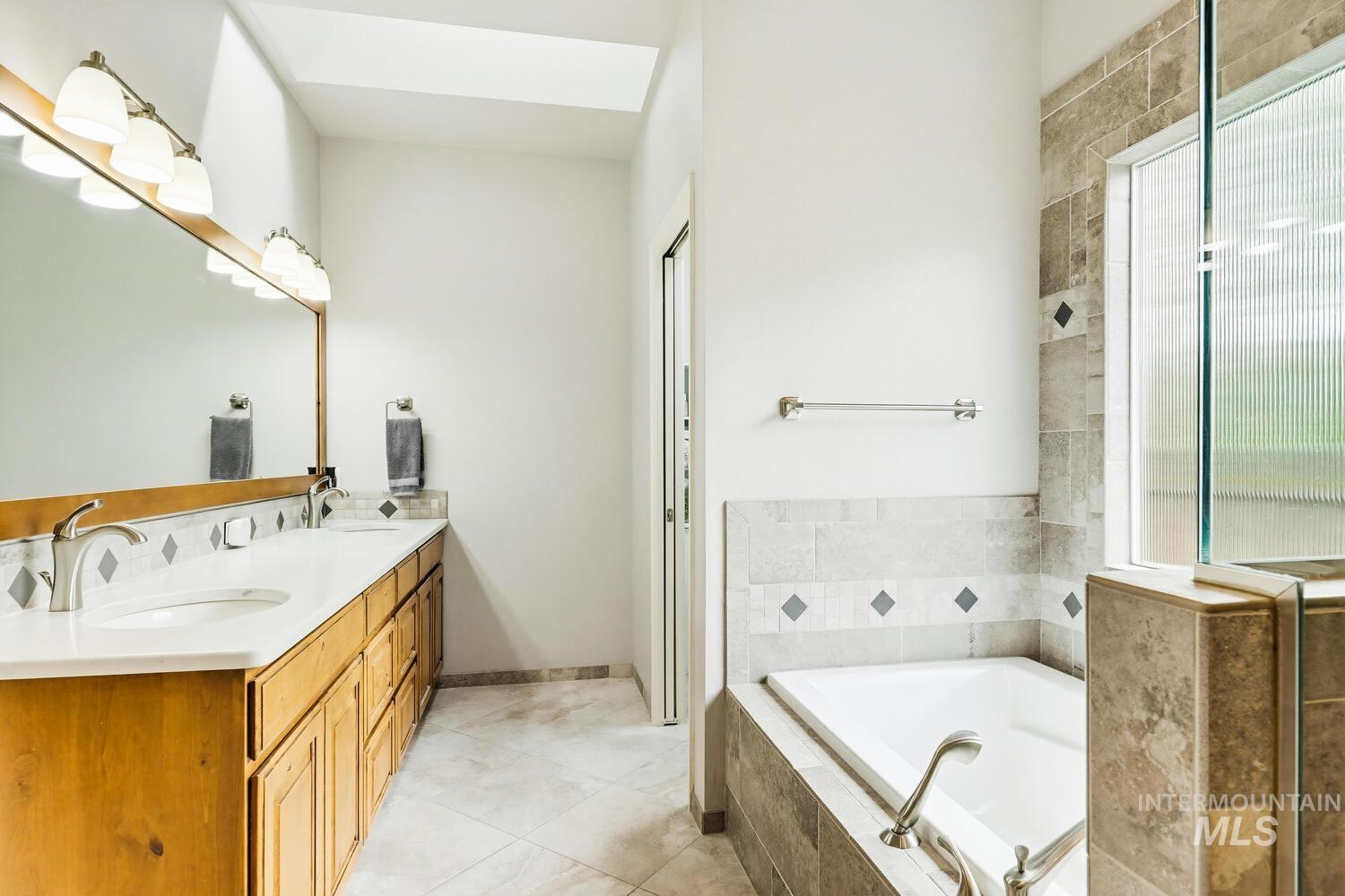 1946 N Banstead Place, Boise, Idaho 83713, 3 Bedrooms, 2 Bathrooms, Residential For Sale, Price $555,000,MLS 98980398