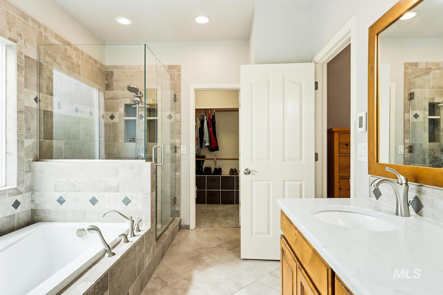 1946 N Banstead Place, Boise, Idaho 83713, 3 Bedrooms, 2 Bathrooms, Residential For Sale, Price $555,000,MLS 98980398