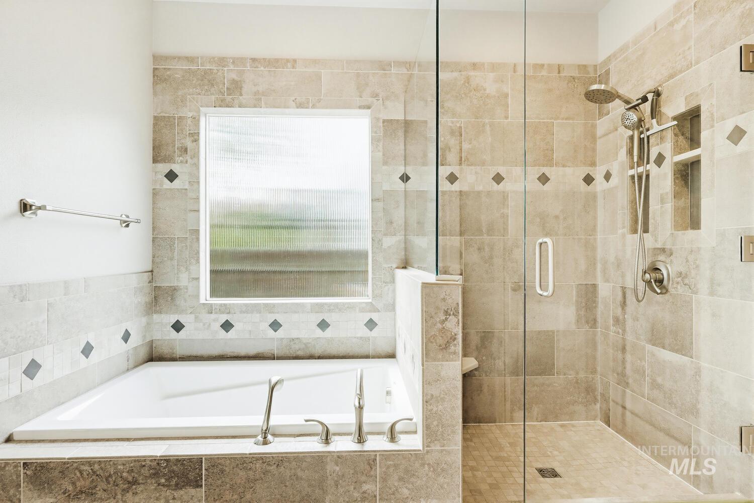 1946 N Banstead Place, Boise, Idaho 83713, 3 Bedrooms, 2 Bathrooms, Residential For Sale, Price $555,000,MLS 98980398