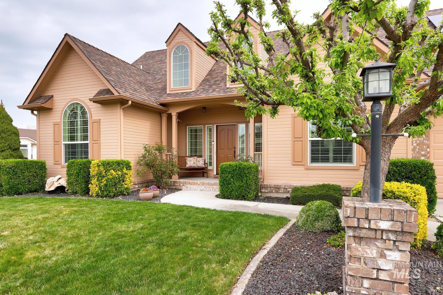 1946 N Banstead Place, Boise, Idaho 83713, 3 Bedrooms, 2 Bathrooms, Residential For Sale, Price $555,000,MLS 98980398