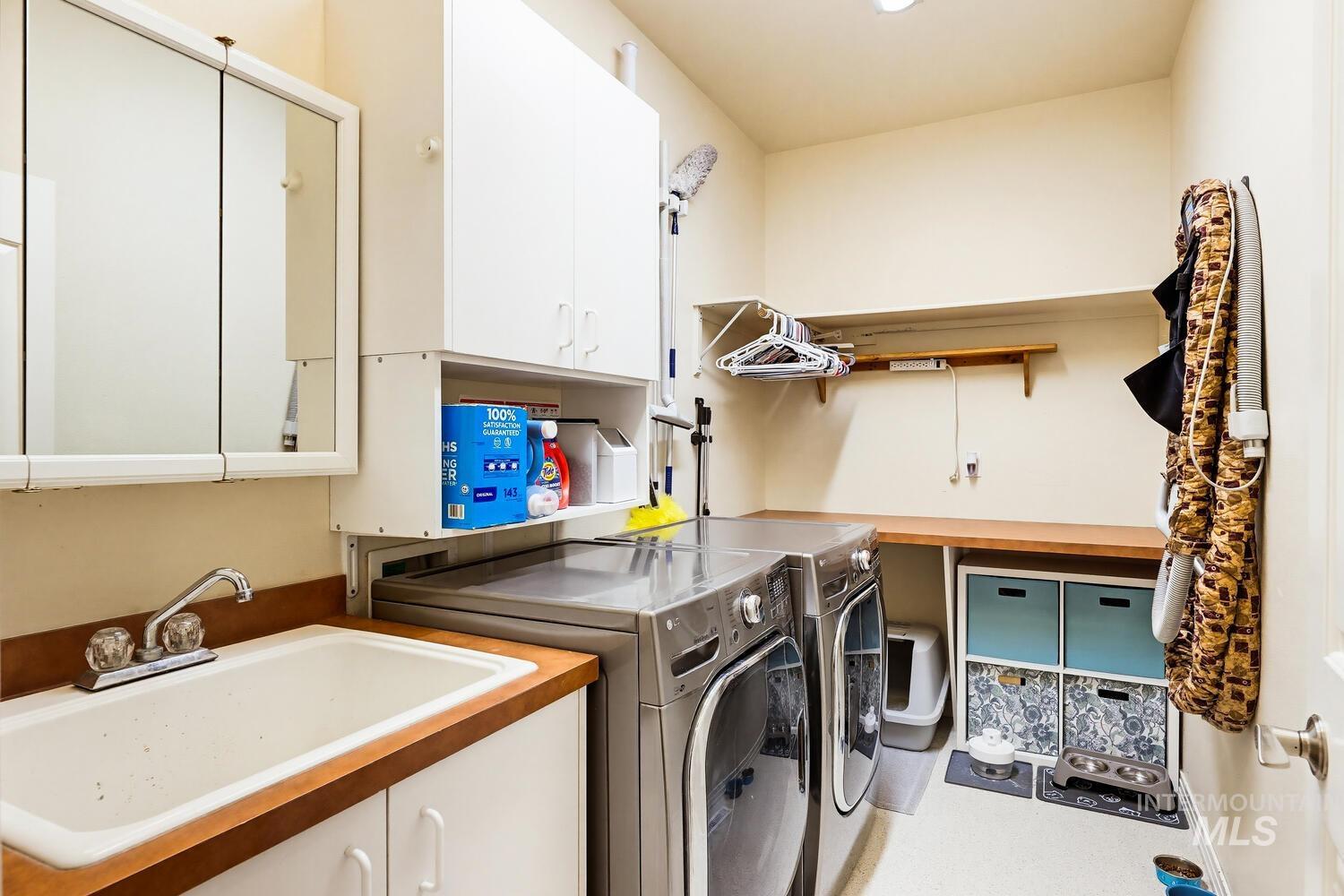 1946 N Banstead Place, Boise, Idaho 83713, 3 Bedrooms, 2 Bathrooms, Residential For Sale, Price $555,000,MLS 98980398