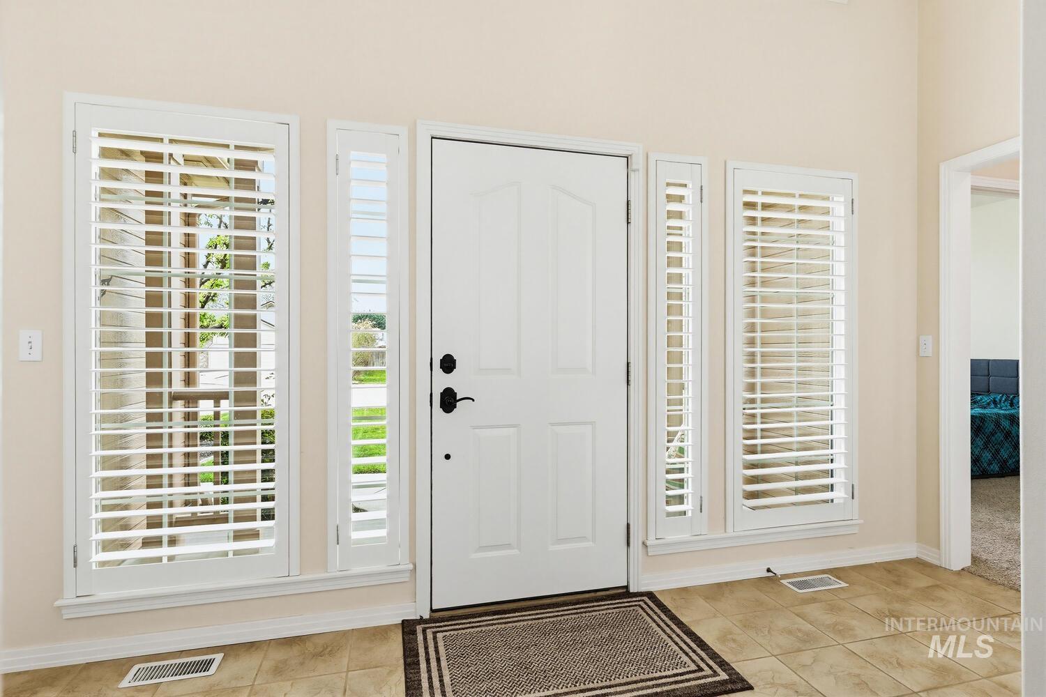 1946 N Banstead Place, Boise, Idaho 83713, 3 Bedrooms, 2 Bathrooms, Residential For Sale, Price $555,000,MLS 98980398