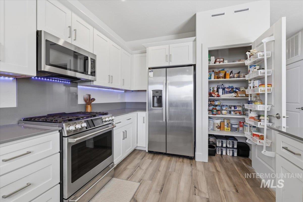 11195 Maroon Bells Dr, Caldwell, Idaho 83605, 4 Bedrooms, 3 Bathrooms, Residential For Sale, Price $449,900,MLS 98980399