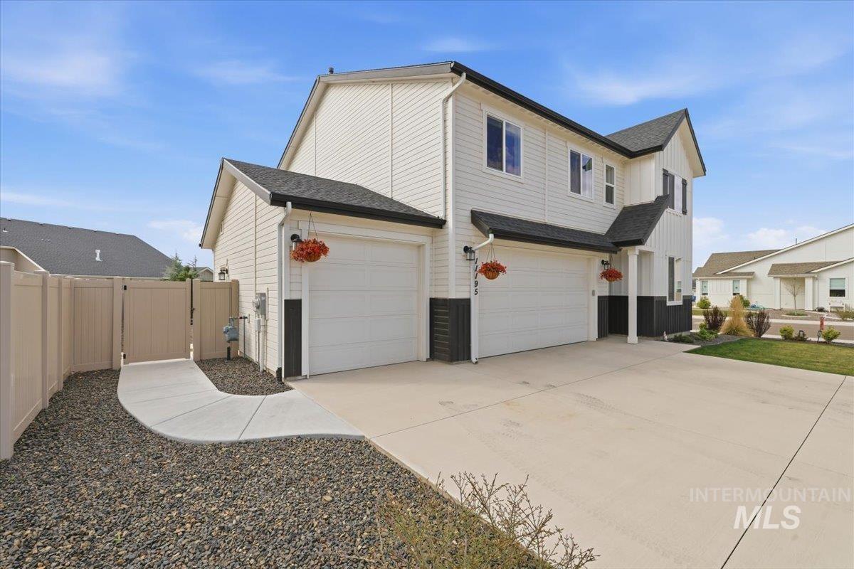 11195 Maroon Bells Dr, Caldwell, Idaho 83605, 4 Bedrooms, 3 Bathrooms, Residential For Sale, Price $449,900,MLS 98980399
