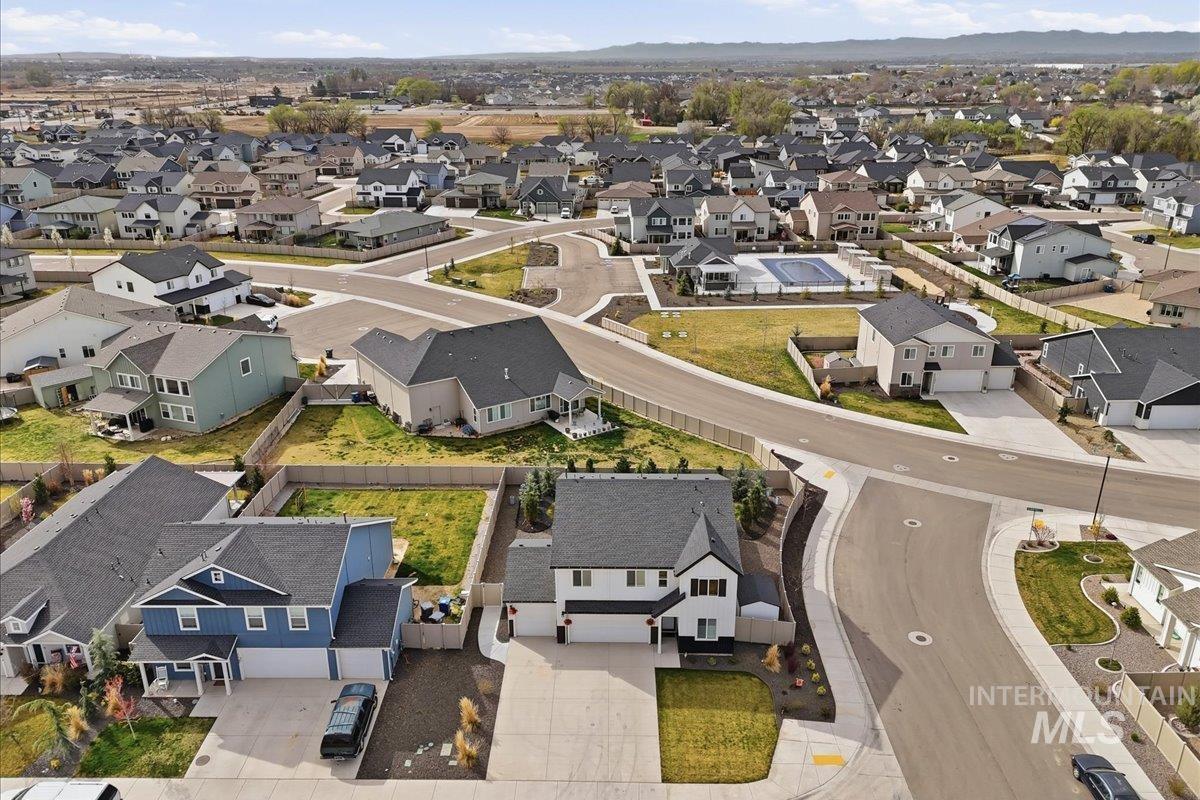 11195 Maroon Bells Dr, Caldwell, Idaho 83605, 4 Bedrooms, 3 Bathrooms, Residential For Sale, Price $449,900,MLS 98980399