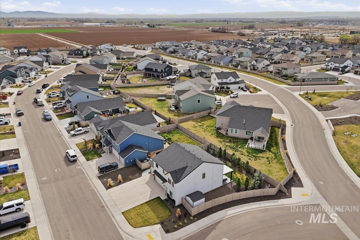 11195 Maroon Bells Dr, Caldwell, Idaho 83605, 4 Bedrooms, 3 Bathrooms, Residential For Sale, Price $449,900,MLS 98980399