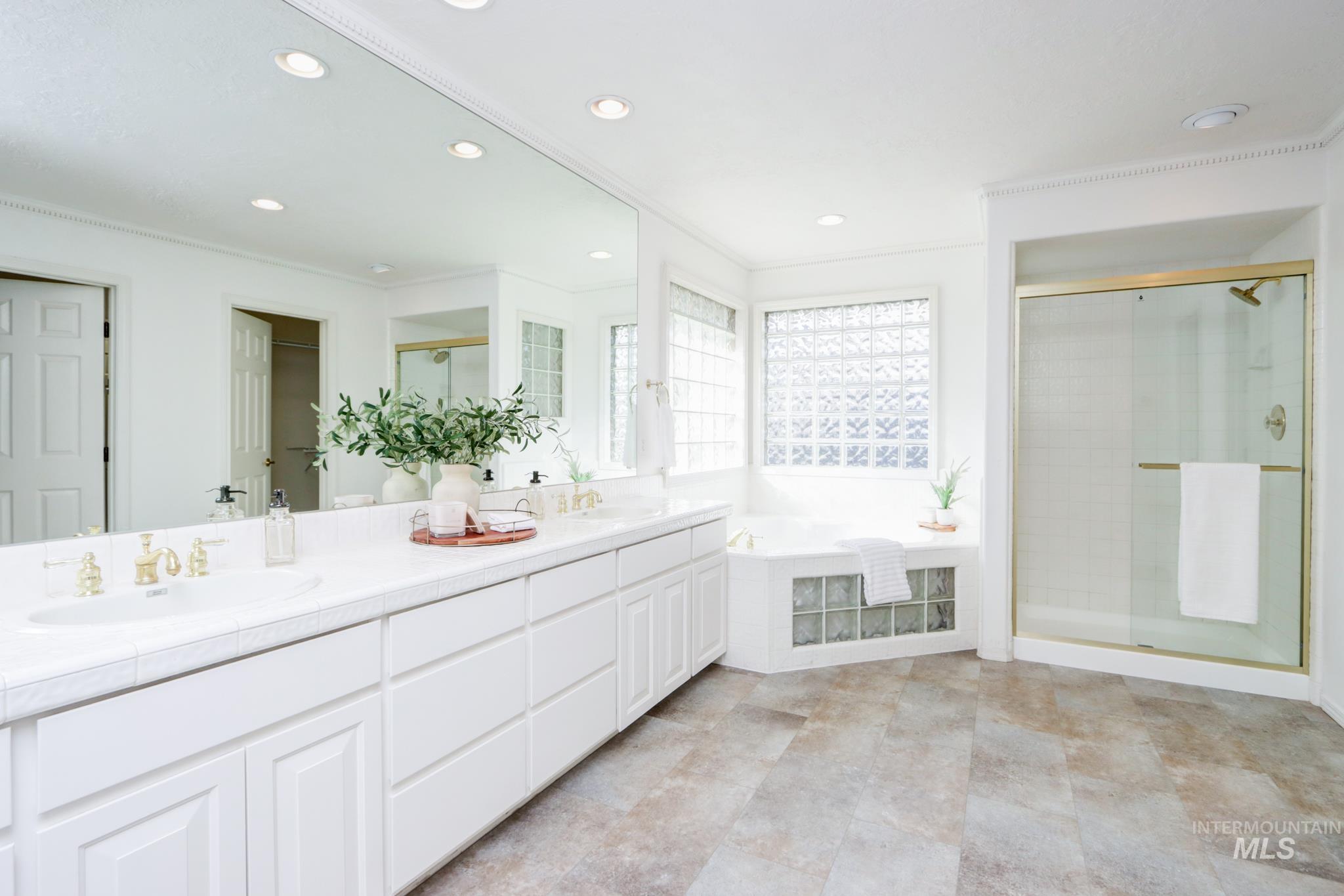 8037 W Innsbrook Ct, Boise, Idaho 83704, 3 Bedrooms, 2.5 Bathrooms, Residential For Sale, Price $699,900, 98980401