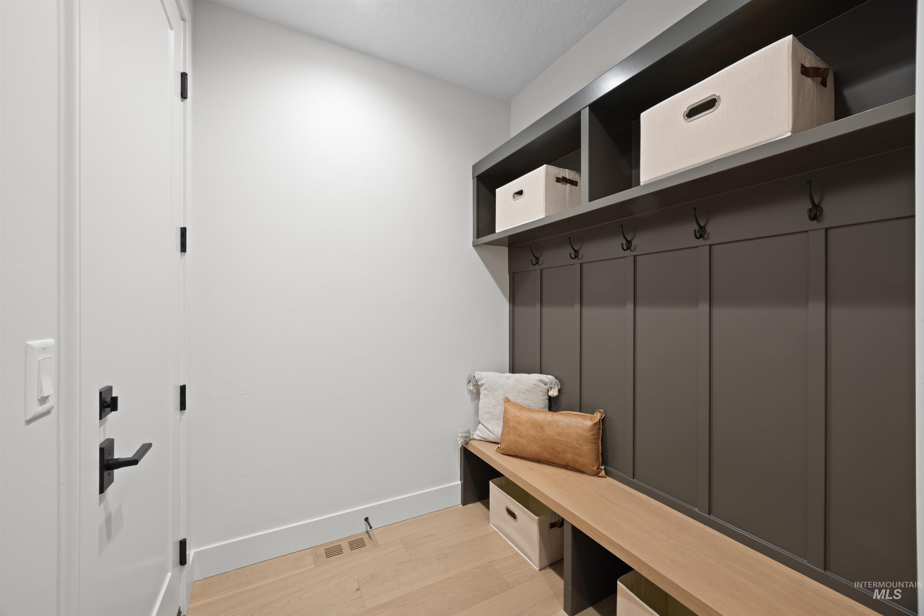 267 N Hunter Creek Ave, Eagle, Idaho 83616, 4 Bedrooms, 3 Bathrooms, Residential For Sale, Price $1,124,500, 98980410