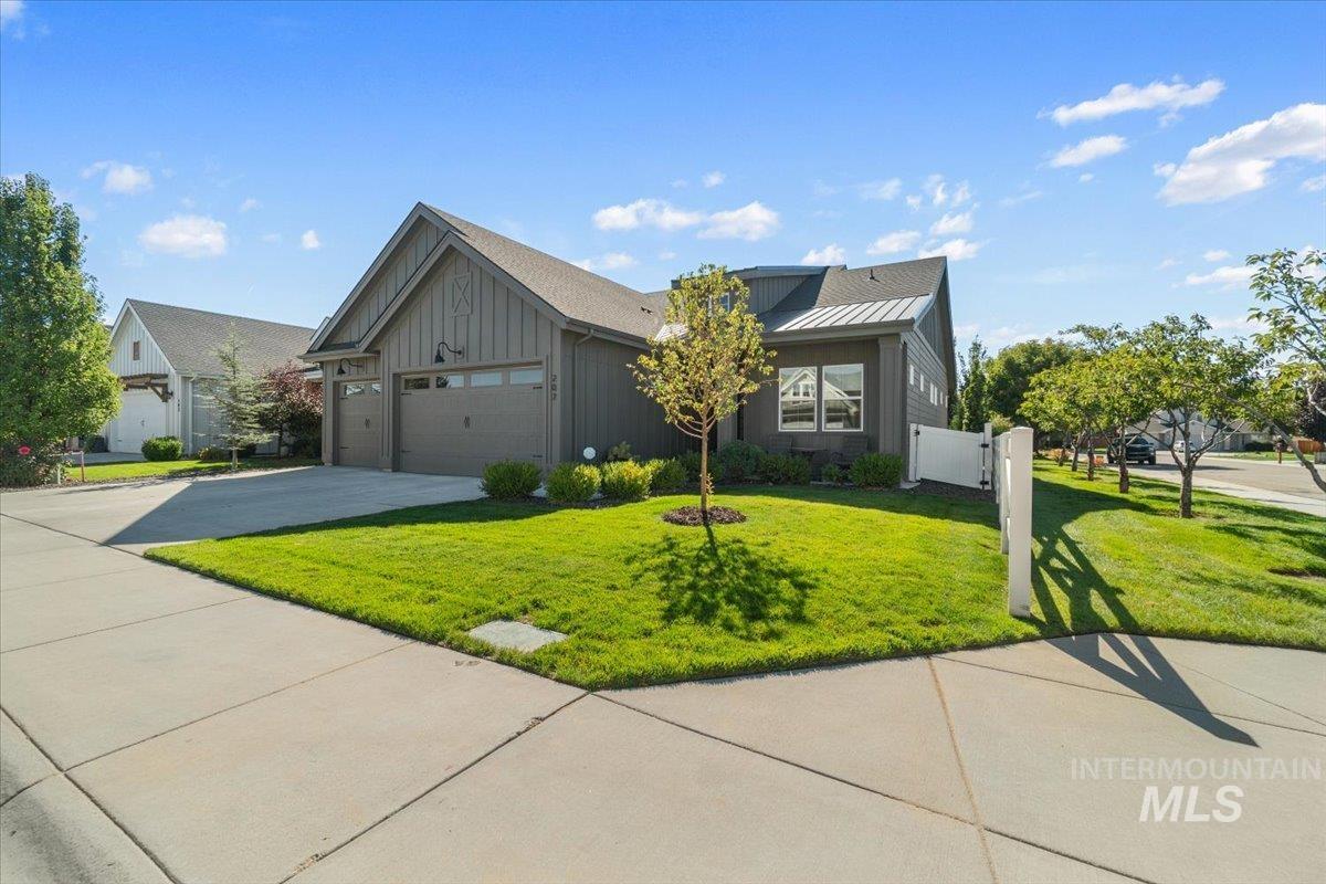 207 W Wrangler St., Meridian, Idaho 83646, 3 Bedrooms, 2 Bathrooms, Residential For Sale, Price $619,900, 98980411