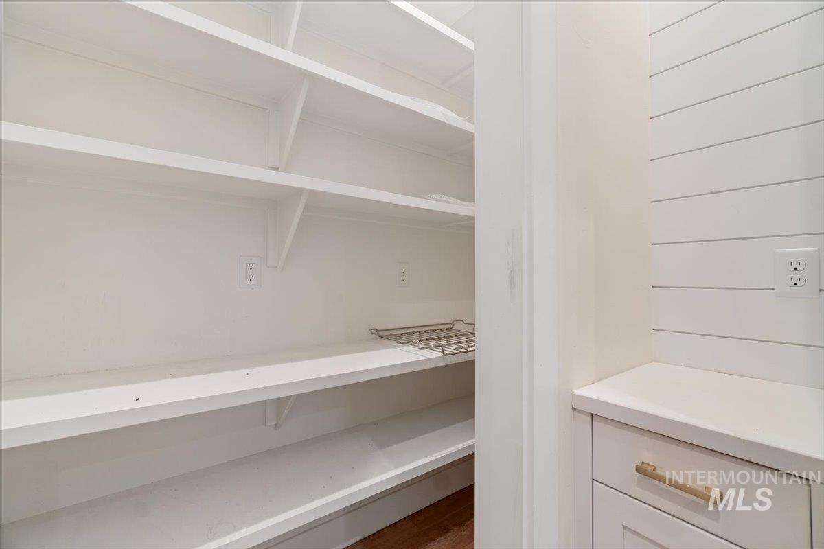 207 W Wrangler St., Meridian, Idaho 83646, 3 Bedrooms, 2 Bathrooms, Residential For Sale, Price $619,900, 98980411