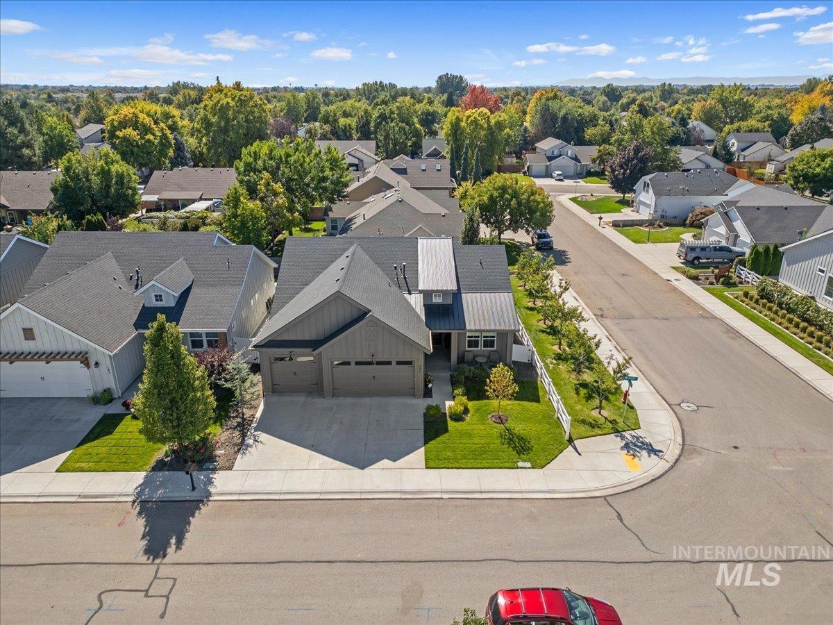 207 W Wrangler St., Meridian, Idaho 83646, 3 Bedrooms, 2 Bathrooms, Residential For Sale, Price $619,900, 98980411