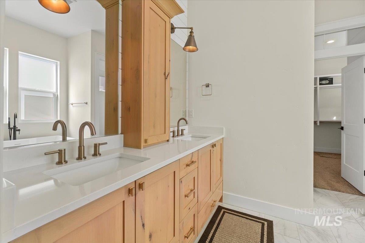 207 W Wrangler St., Meridian, Idaho 83646, 3 Bedrooms, 2 Bathrooms, Residential For Sale, Price $619,900, 98980411