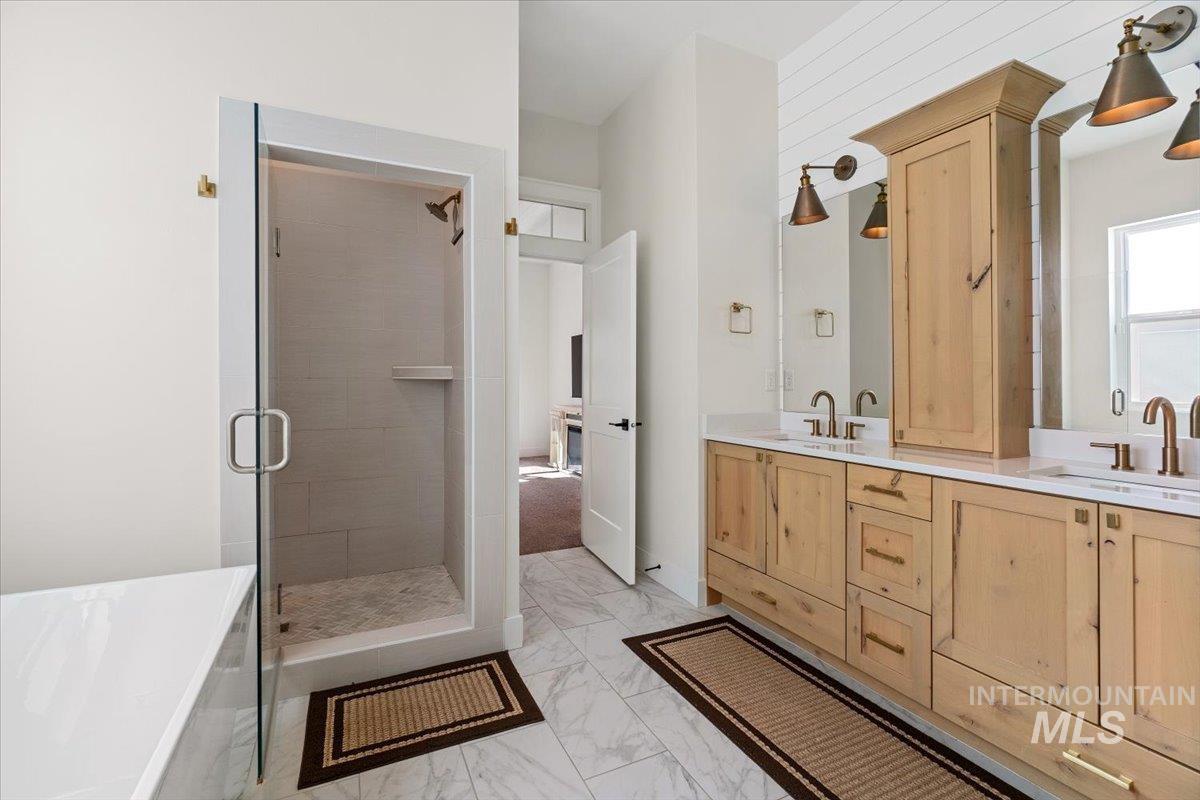 207 W Wrangler St., Meridian, Idaho 83646, 3 Bedrooms, 2 Bathrooms, Residential For Sale, Price $619,900, 98980411