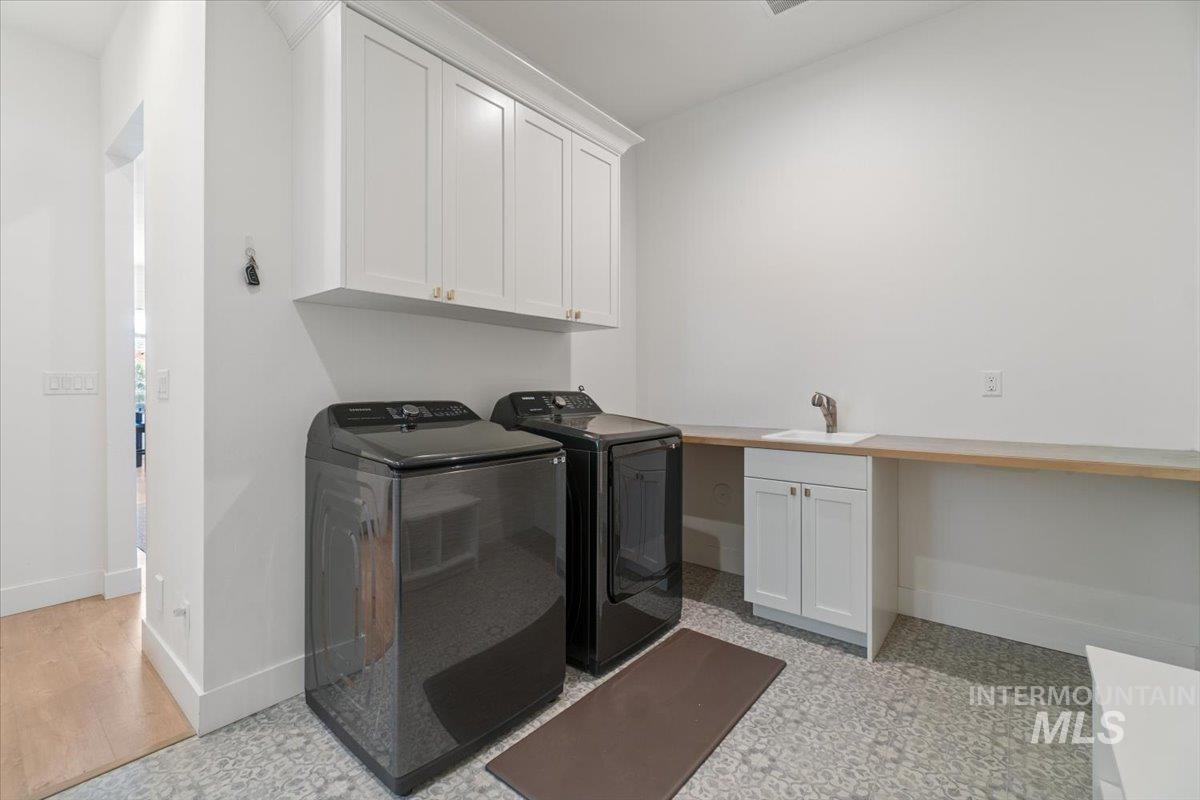 207 W Wrangler St., Meridian, Idaho 83646, 3 Bedrooms, 2 Bathrooms, Residential For Sale, Price $619,900, 98980411