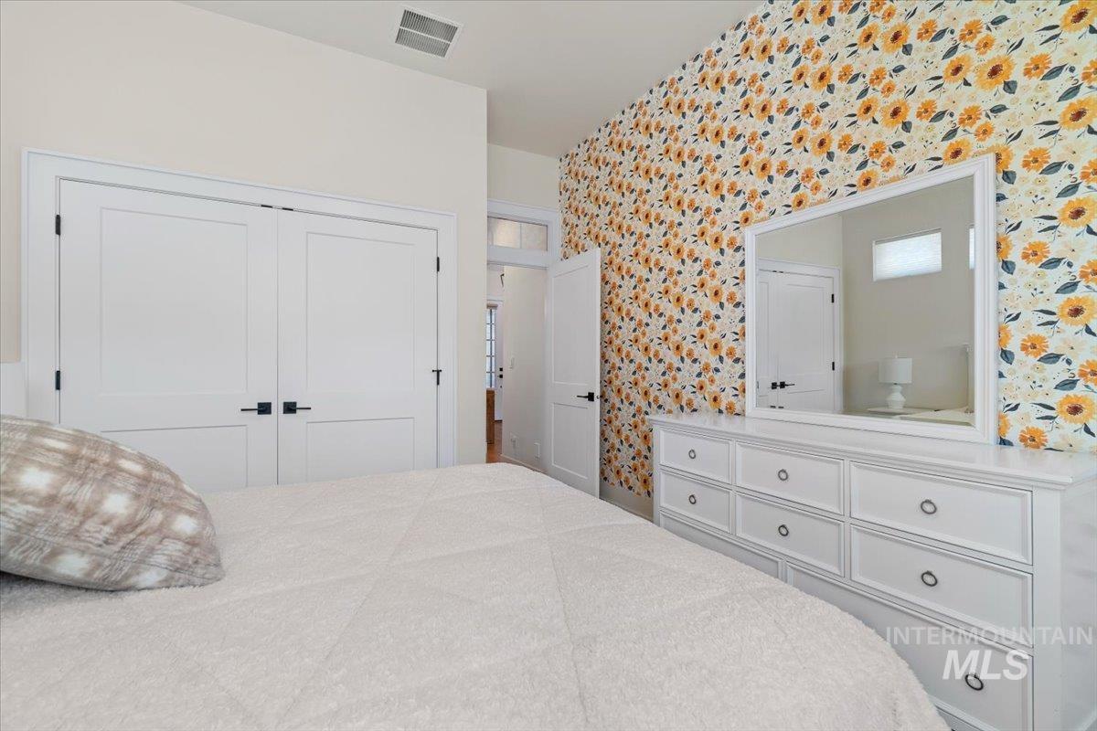 207 W Wrangler St., Meridian, Idaho 83646, 3 Bedrooms, 2 Bathrooms, Residential For Sale, Price $619,900, 98980411