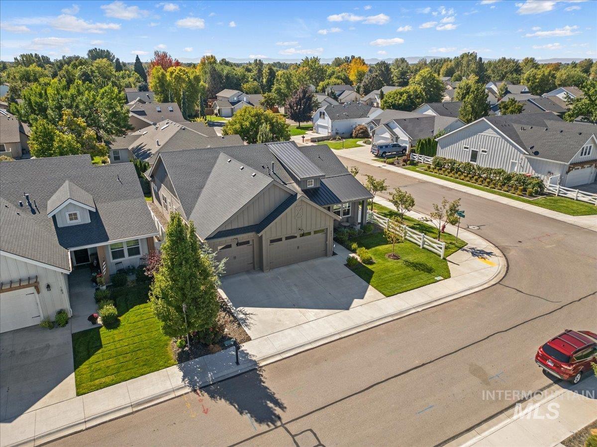 207 W Wrangler St., Meridian, Idaho 83646, 3 Bedrooms, 2 Bathrooms, Residential For Sale, Price $619,900, 98980411