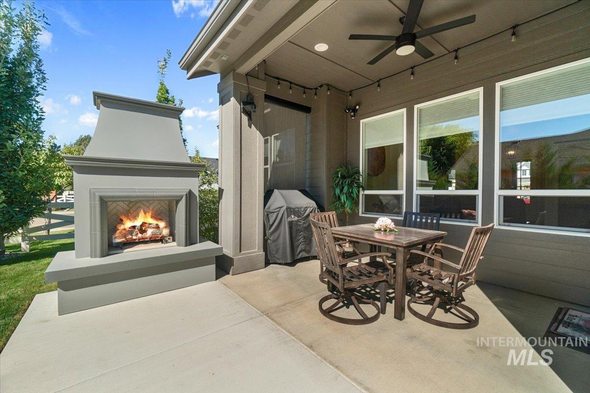 207 W Wrangler St., Meridian, Idaho 83646, 3 Bedrooms, 2 Bathrooms, Residential For Sale, Price $619,900, 98980411