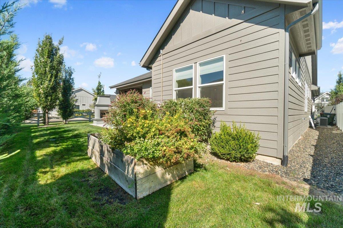 207 W Wrangler St., Meridian, Idaho 83646, 3 Bedrooms, 2 Bathrooms, Residential For Sale, Price $619,900, 98980411