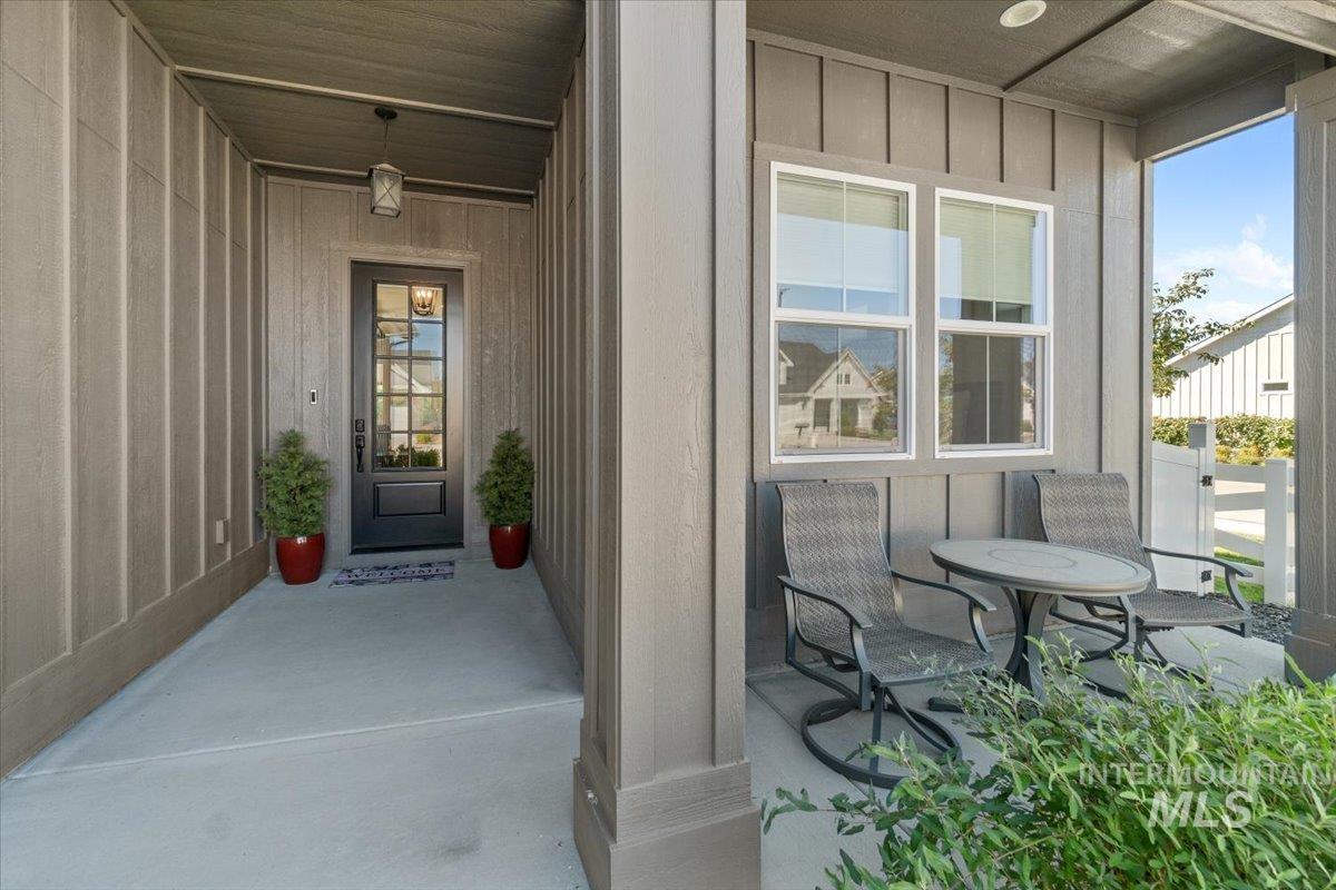 207 W Wrangler St., Meridian, Idaho 83646, 3 Bedrooms, 2 Bathrooms, Residential For Sale, Price $619,900, 98980411