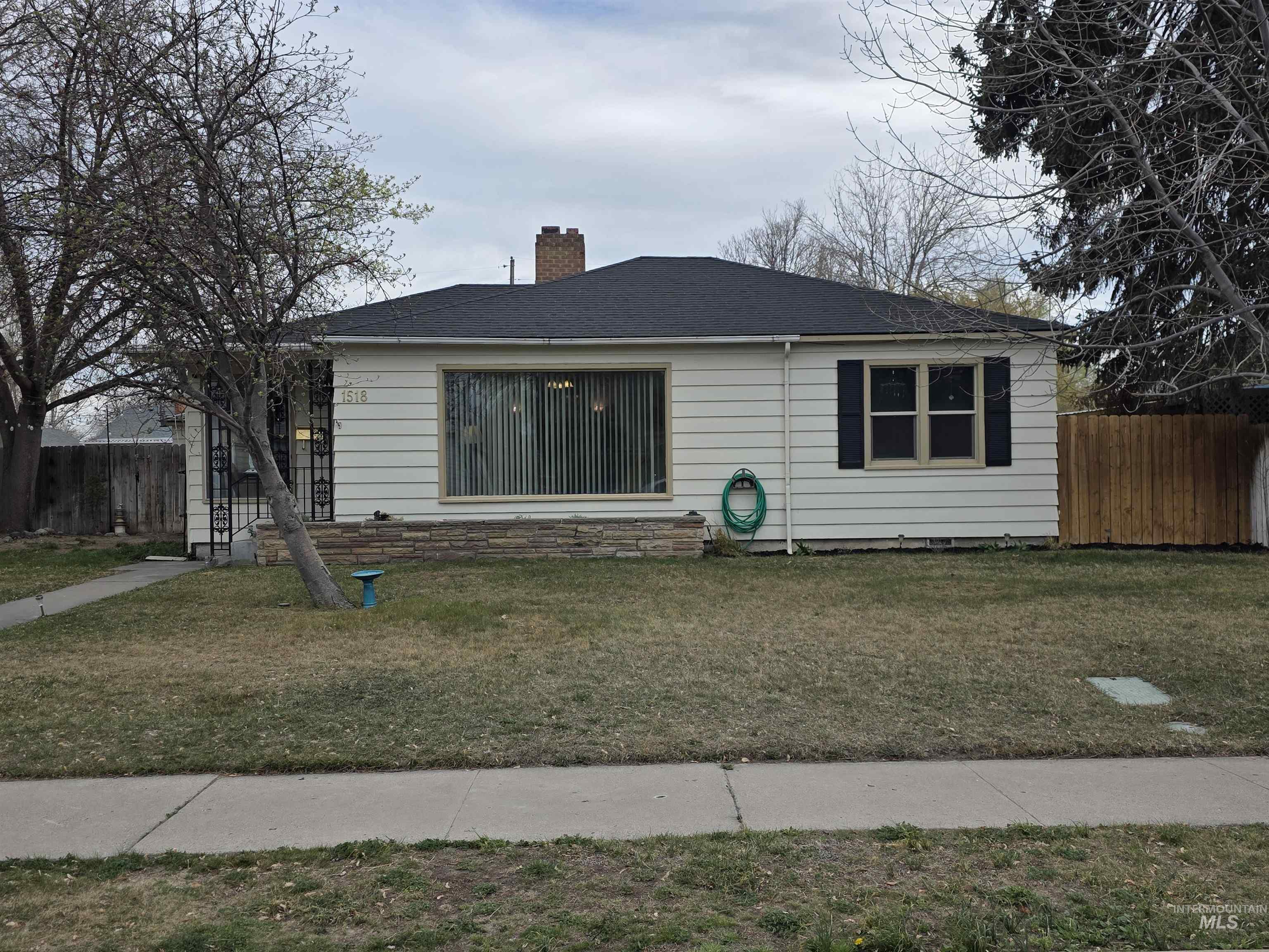 1518 E 9th Ave, Twin Falls, Idaho 83301, 3 Bedrooms, 1 Bathroom, Residential For Sale, Price $280,000,MLS 98980414