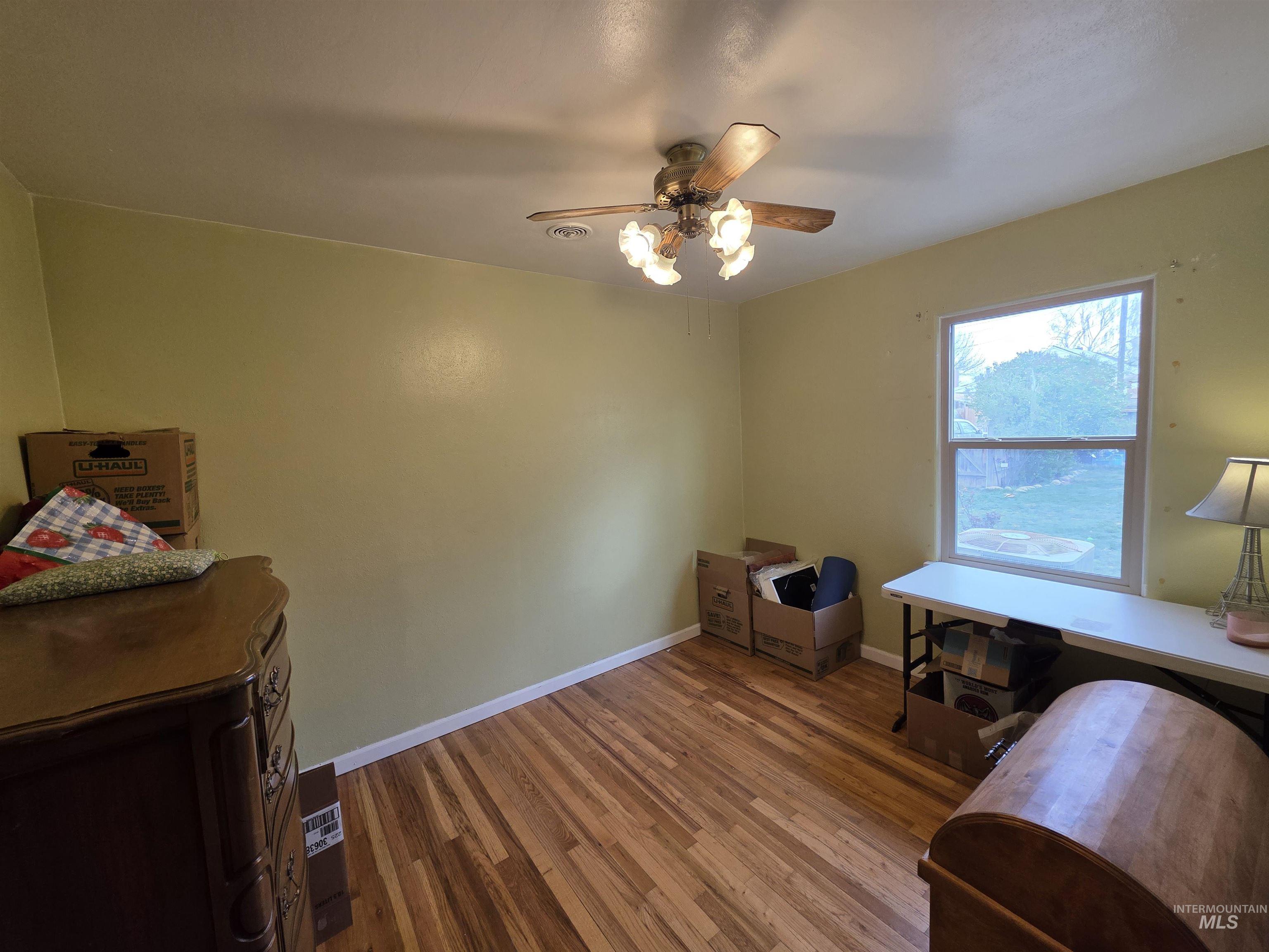 1518 E 9th Ave, Twin Falls, Idaho 83301, 3 Bedrooms, 1 Bathroom, Residential For Sale, Price $280,000,MLS 98980414