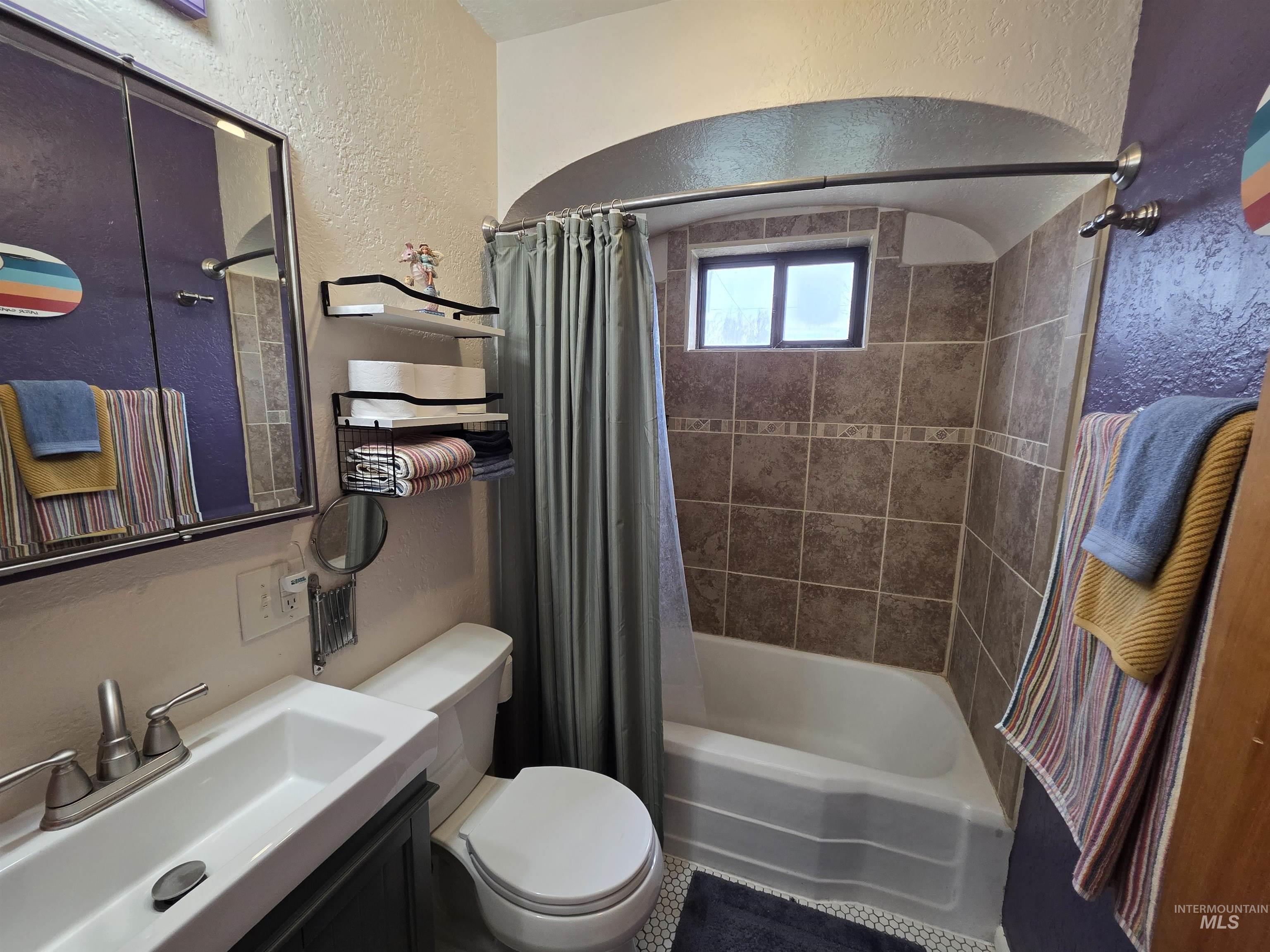 1518 E 9th Ave, Twin Falls, Idaho 83301, 3 Bedrooms, 1 Bathroom, Residential For Sale, Price $280,000,MLS 98980414