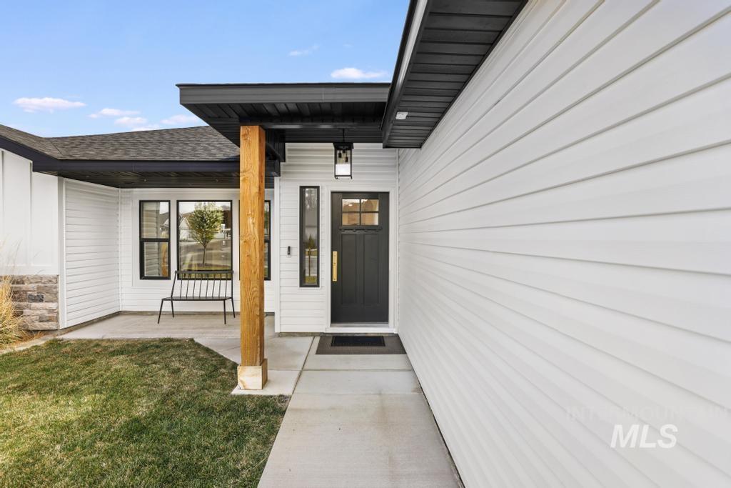 1432 Clearwater Way, Twin Falls, Idaho 83301, 3 Bedrooms, 2 Bathrooms, Residential For Sale, Price $485,000,MLS 98980419