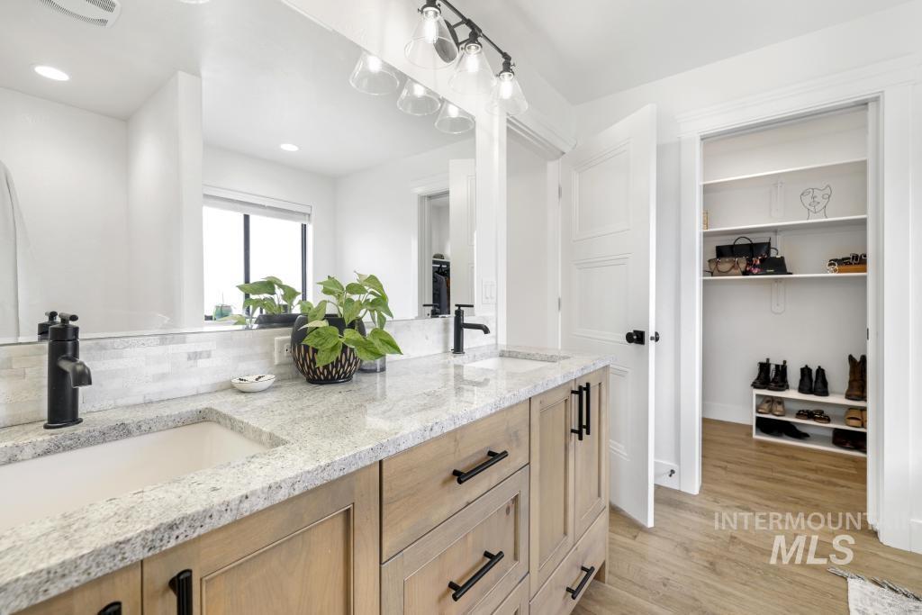 1432 Clearwater Way, Twin Falls, Idaho 83301, 3 Bedrooms, 2 Bathrooms, Residential For Sale, Price $485,000,MLS 98980419