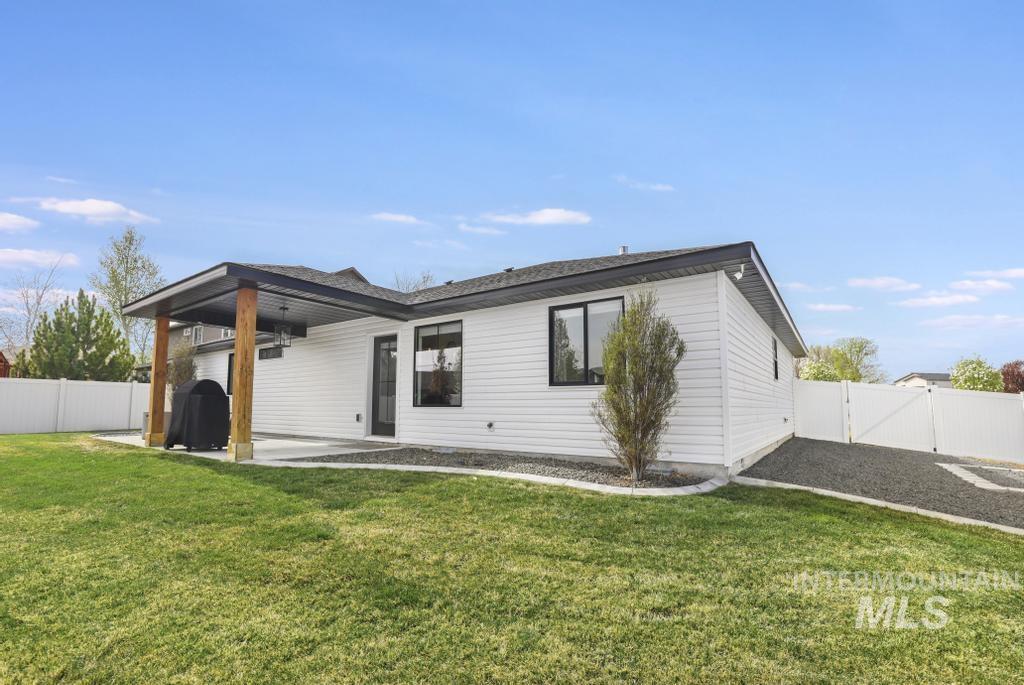 1432 Clearwater Way, Twin Falls, Idaho 83301, 3 Bedrooms, 2 Bathrooms, Residential For Sale, Price $485,000,MLS 98980419