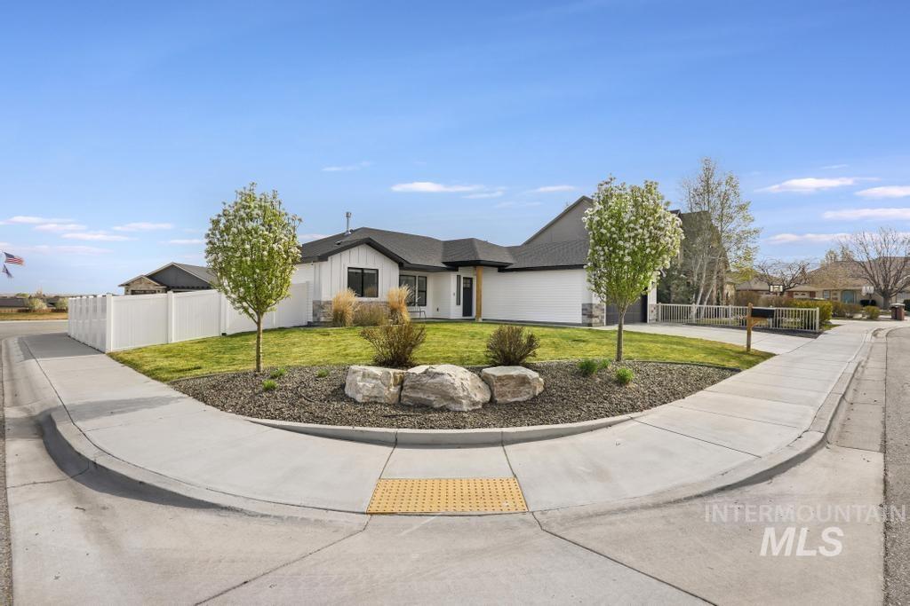 1432 Clearwater Way, Twin Falls, Idaho 83301, 3 Bedrooms, 2 Bathrooms, Residential For Sale, Price $485,000,MLS 98980419