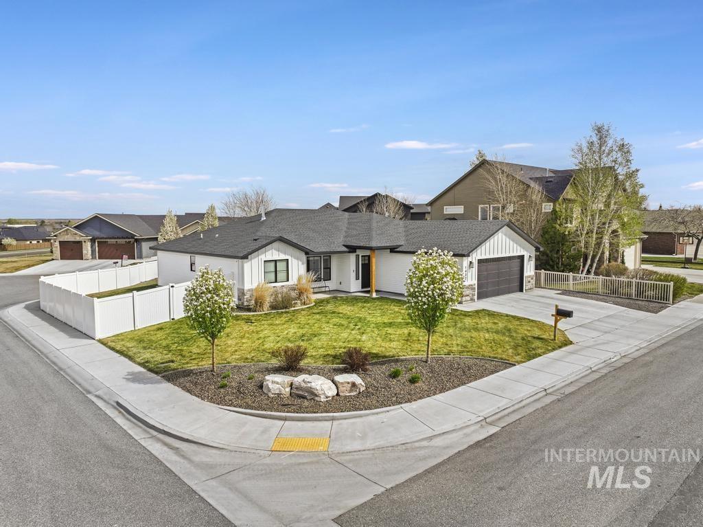 1432 Clearwater Way, Twin Falls, Idaho 83301, 3 Bedrooms, 2 Bathrooms, Residential For Sale, Price $485,000,MLS 98980419