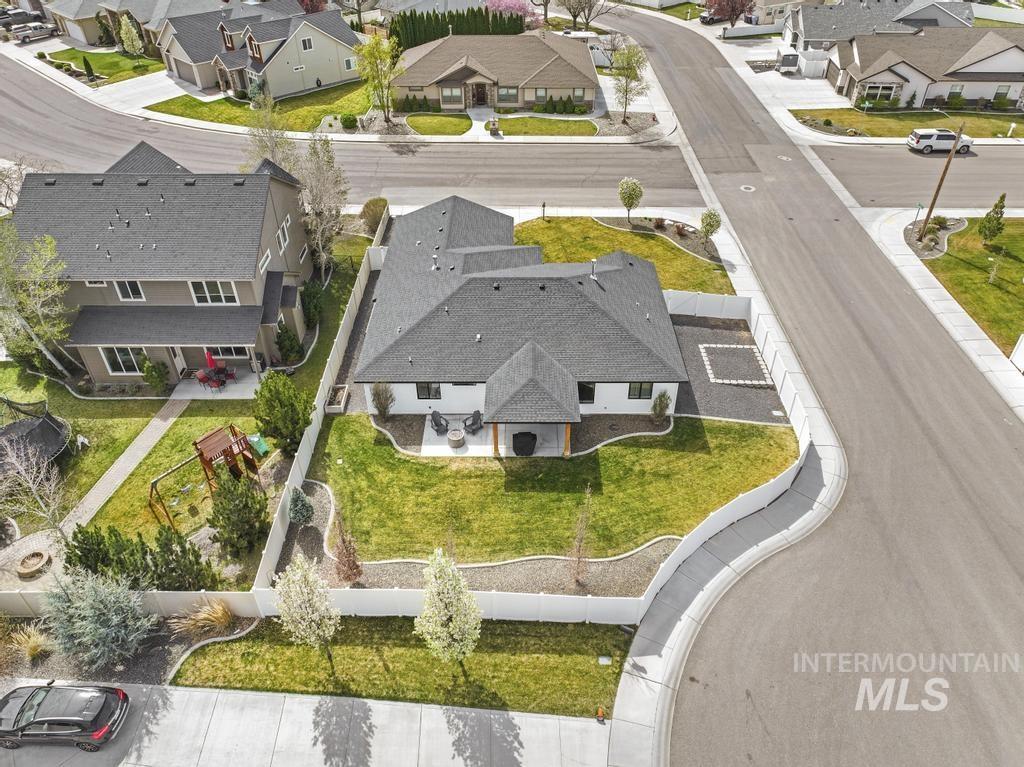 1432 Clearwater Way, Twin Falls, Idaho 83301, 3 Bedrooms, 2 Bathrooms, Residential For Sale, Price $485,000,MLS 98980419