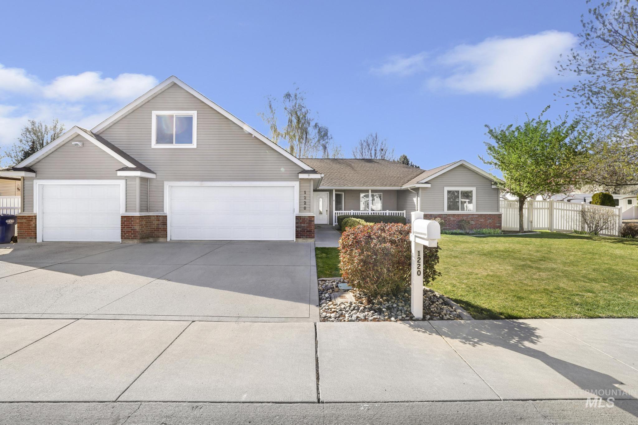 1220 Brundage Circle, Twin Falls, Idaho 83301, 5 Bedrooms, 2 Bathrooms, Residential For Sale, Price $499,900,MLS 98980420