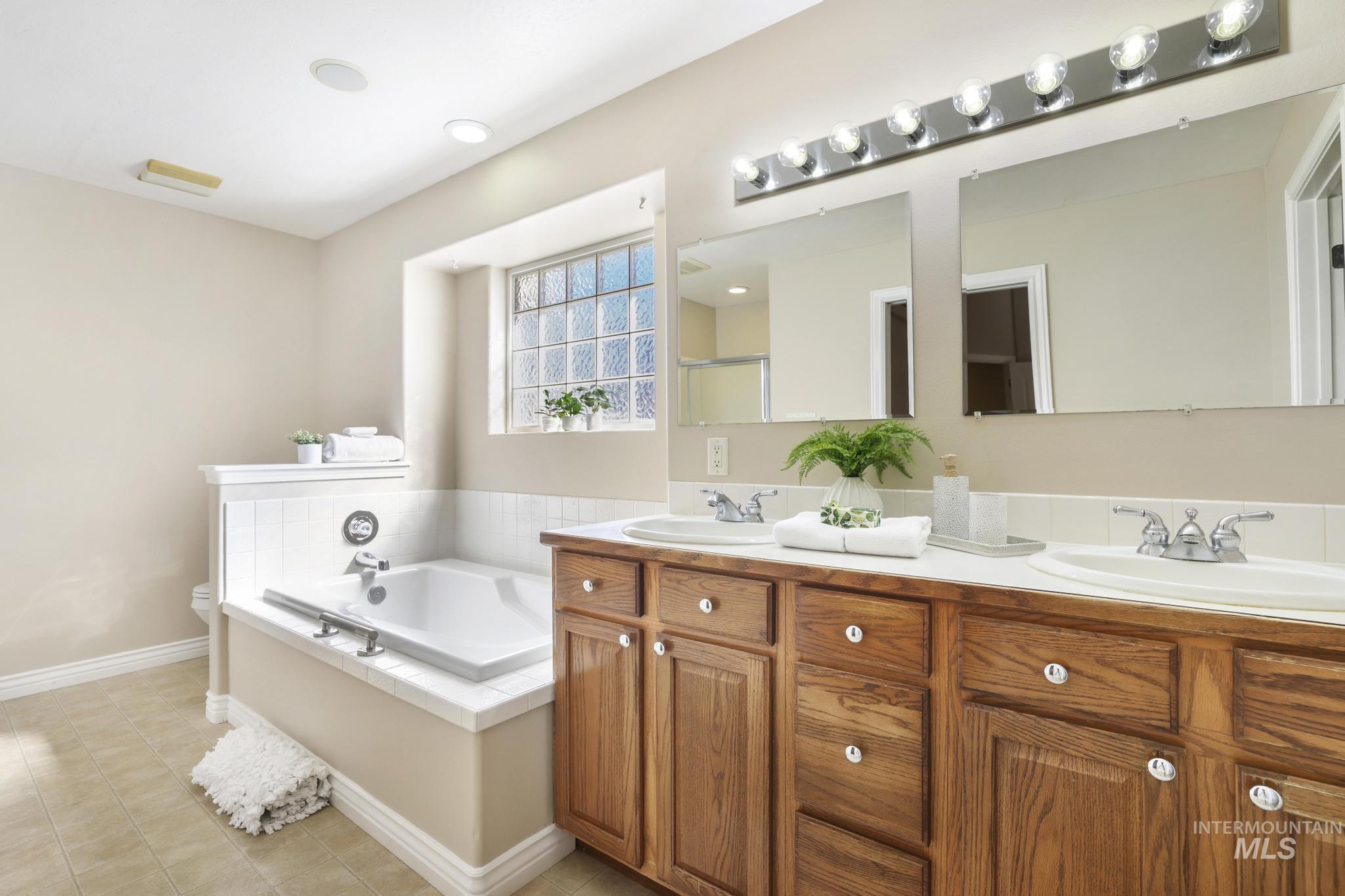 1220 Brundage Circle, Twin Falls, Idaho 83301, 5 Bedrooms, 2 Bathrooms, Residential For Sale, Price $499,900,MLS 98980420