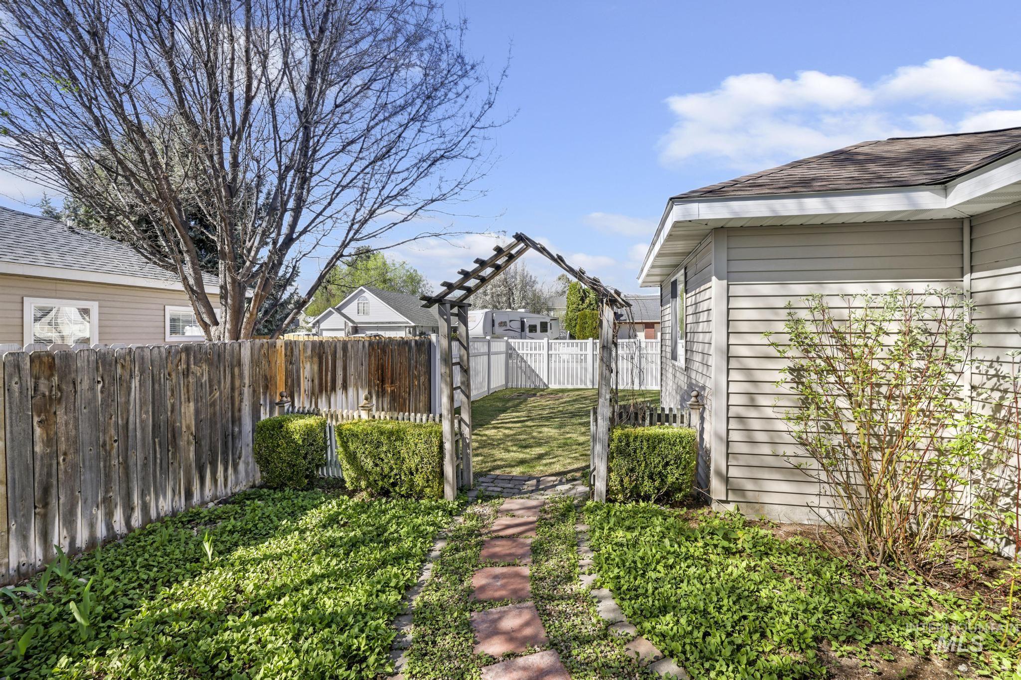 1220 Brundage Circle, Twin Falls, Idaho 83301, 5 Bedrooms, 2 Bathrooms, Residential For Sale, Price $499,900,MLS 98980420