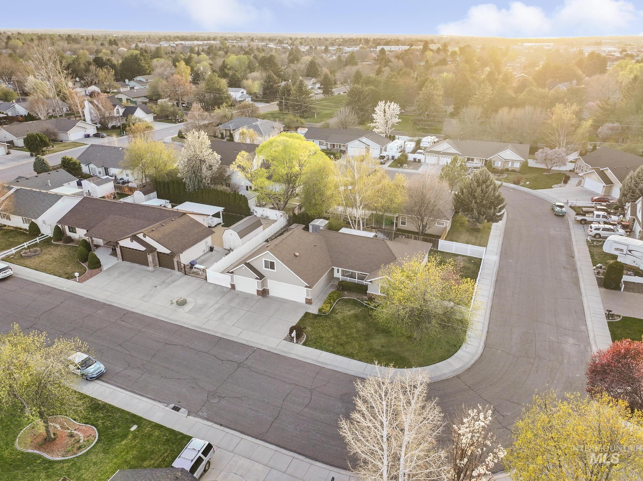 1220 Brundage Circle, Twin Falls, Idaho 83301, 5 Bedrooms, 2 Bathrooms, Residential For Sale, Price $499,900,MLS 98980420