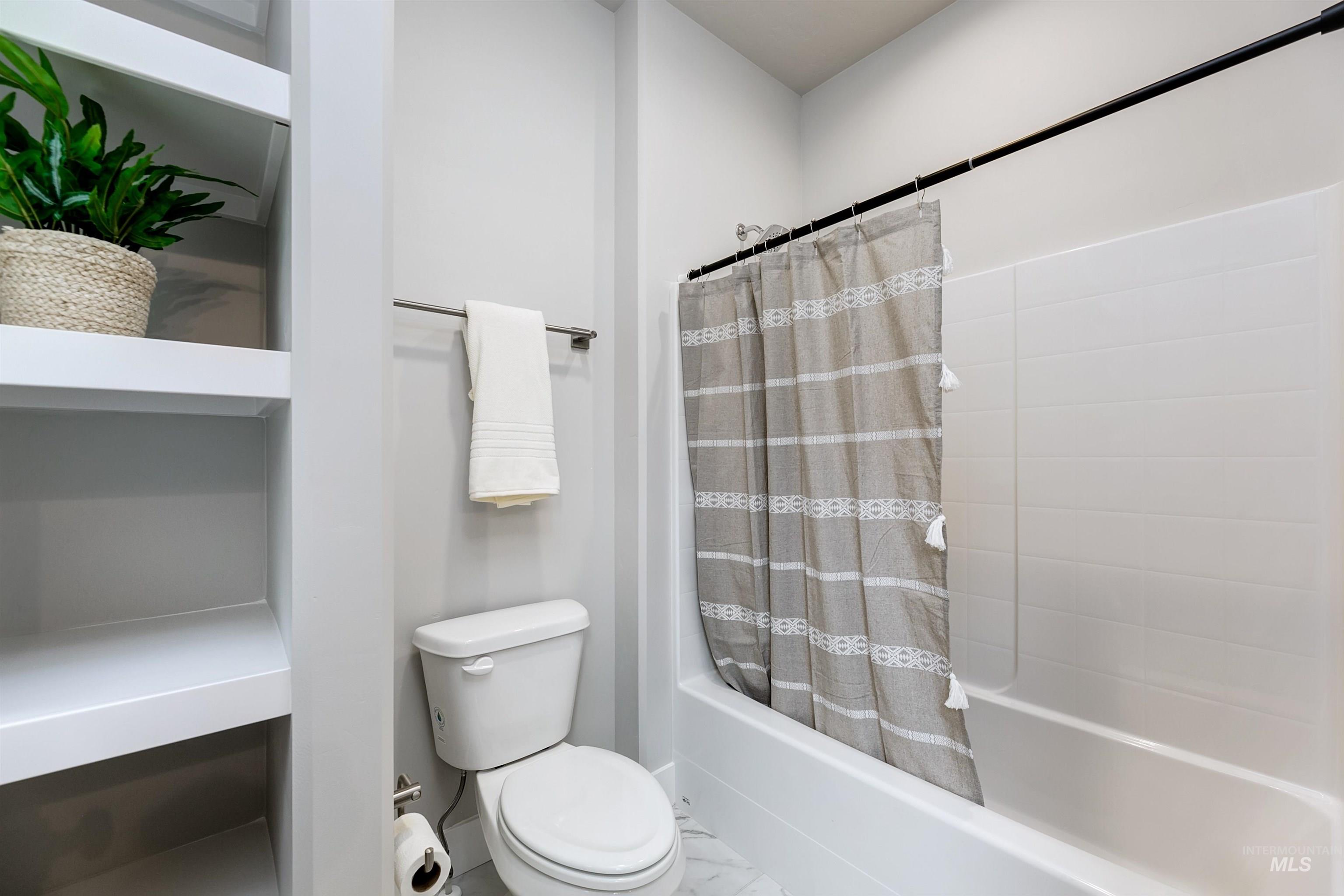 3106 E lawton, Meridian, Idaho 83642, 4 Bedrooms, 3 Bathrooms, Residential For Sale, Price $779,900,MLS 98980423