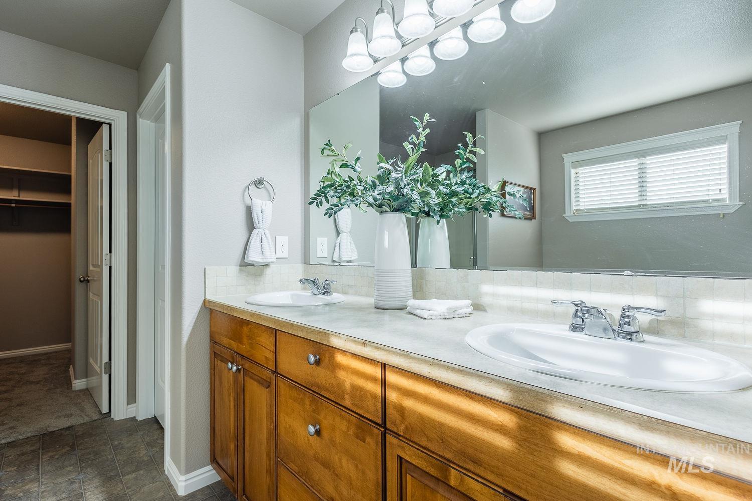 3406 S Ascaino, Meridian, Idaho 83642, 5 Bedrooms, 2.5 Bathrooms, Residential For Sale, Price $499,000,MLS 98980424