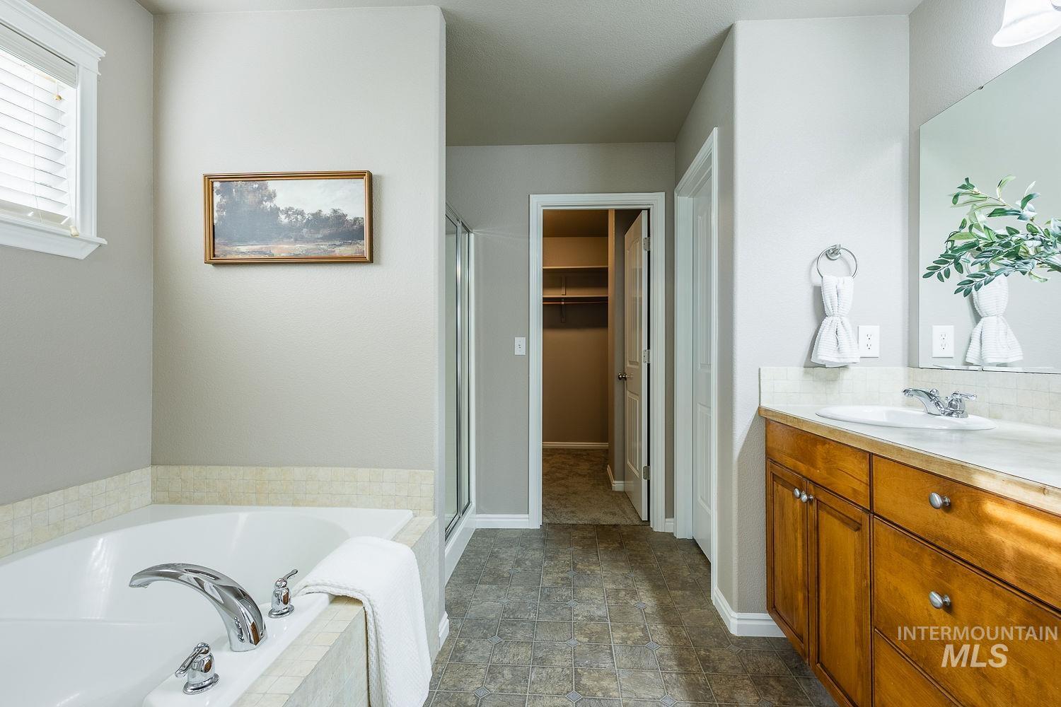 3406 S Ascaino, Meridian, Idaho 83642, 5 Bedrooms, 2.5 Bathrooms, Residential For Sale, Price $499,000,MLS 98980424