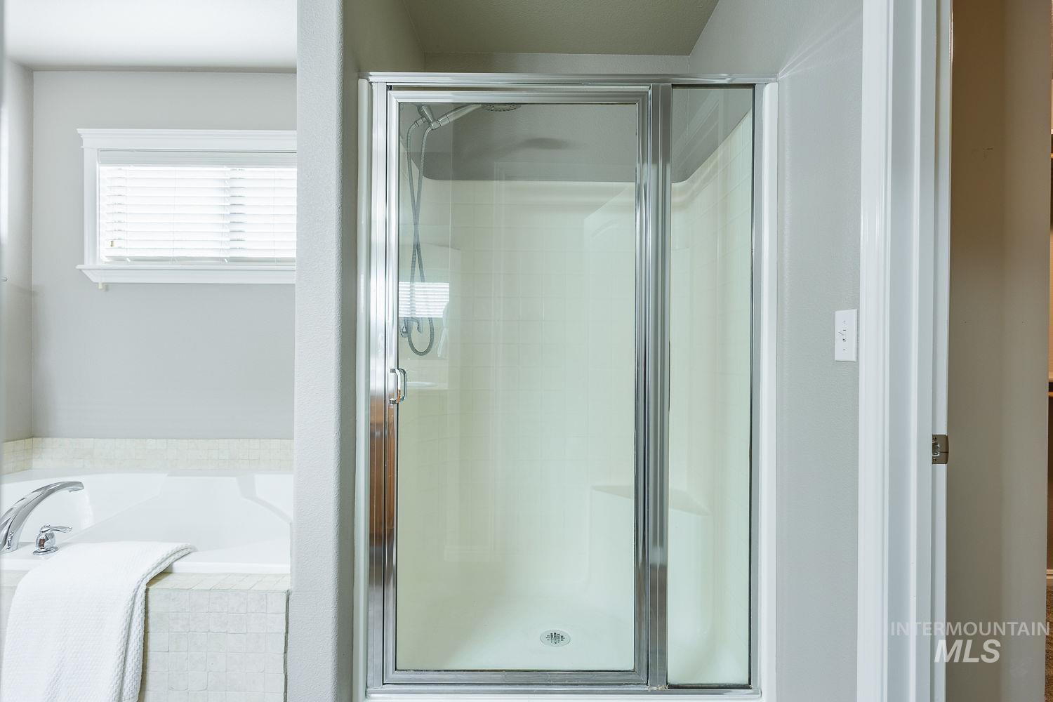 3406 S Ascaino, Meridian, Idaho 83642, 5 Bedrooms, 2.5 Bathrooms, Residential For Sale, Price $499,000,MLS 98980424