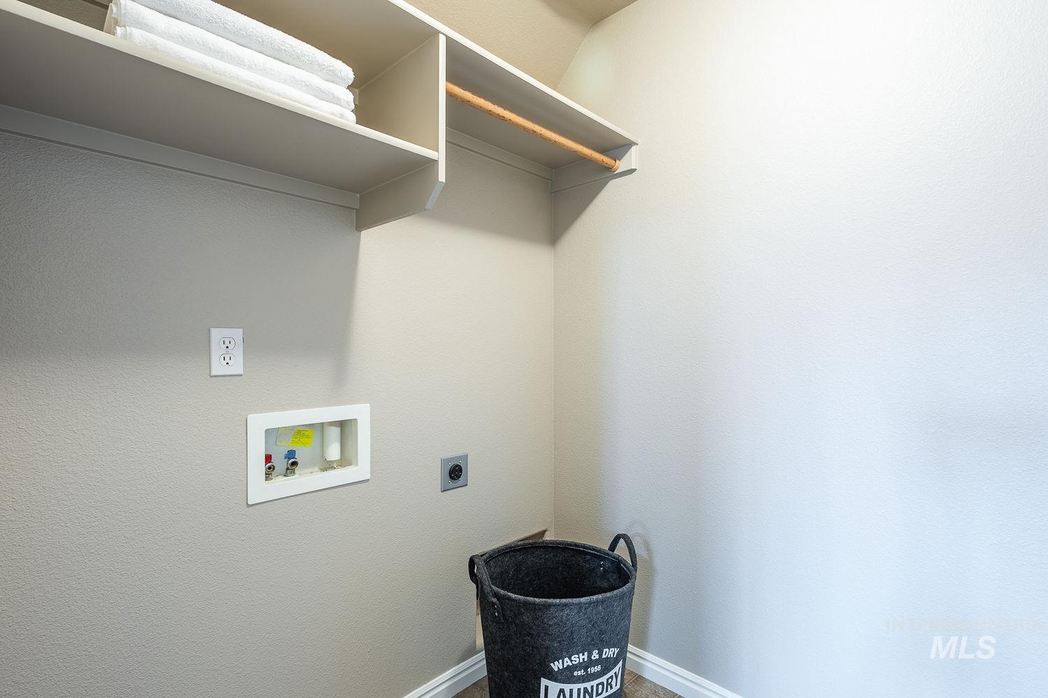 3406 S Ascaino, Meridian, Idaho 83642, 5 Bedrooms, 2.5 Bathrooms, Residential For Sale, Price $499,000,MLS 98980424