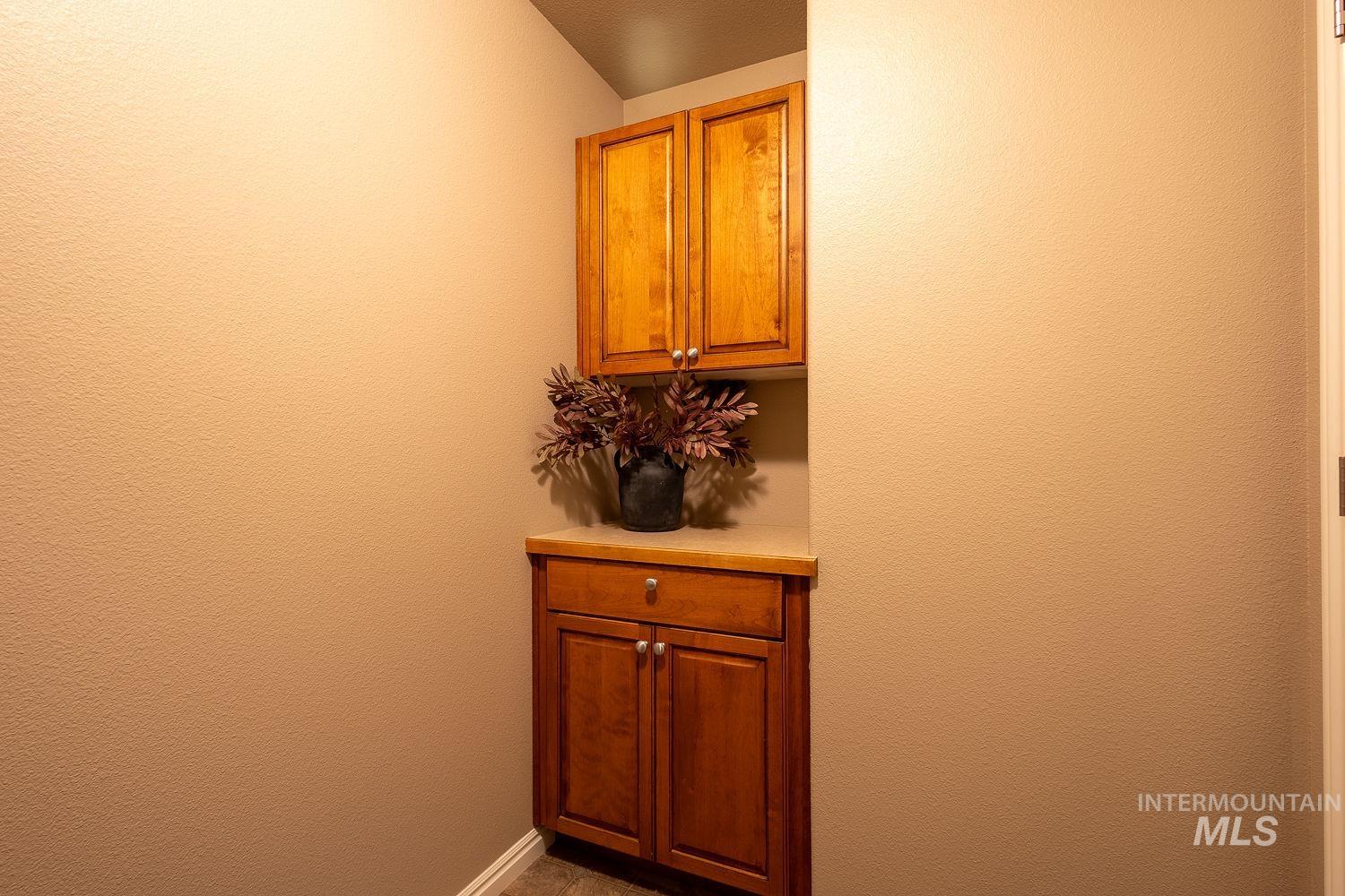 3406 S Ascaino, Meridian, Idaho 83642, 5 Bedrooms, 2.5 Bathrooms, Residential For Sale, Price $499,000,MLS 98980424