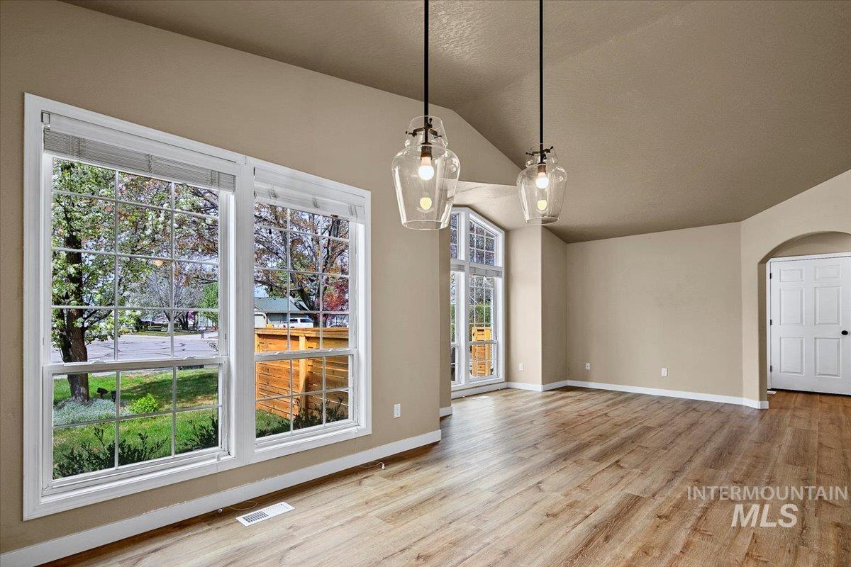 3824 W Aspen Creek Ct, Meridian, Idaho 83642, 3 Bedrooms, 2 Bathrooms, Residential For Sale, Price $588,000,MLS 98980425